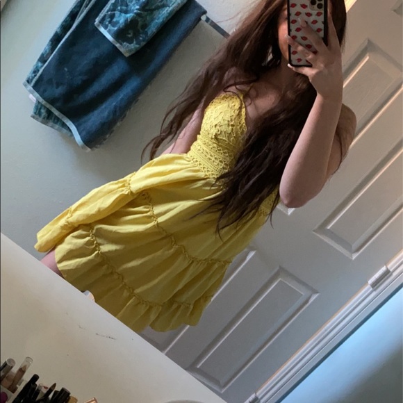 yellow dress - Picture 3 of 4